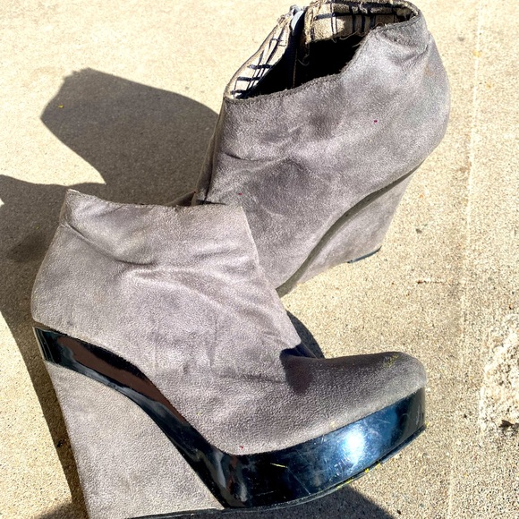 Chunky Suede Wedge Heel Bootie, Grey & Black, Women’s, Size 6.5 - Picture 4 of 4